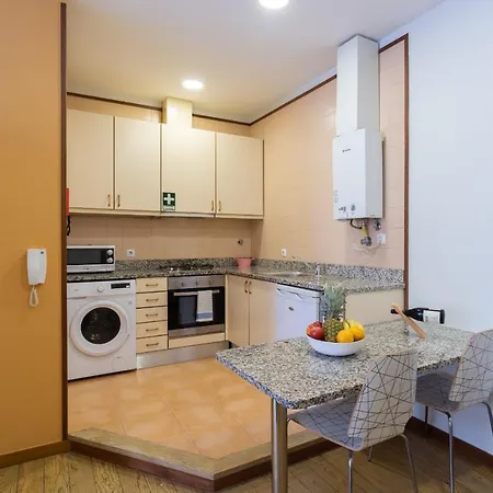 Host Wise - Urban Stylish Flat - Ace Location Apartment