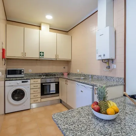 Host Wise - Urban Stylish Flat - Ace Location Apartment