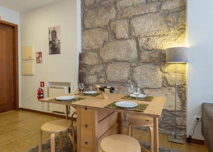 Host Wise - Urban Stylish Flat - Ace Location * Oporto