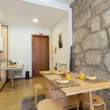 Host Wise - Urban Stylish Flat - Ace Location Apartment